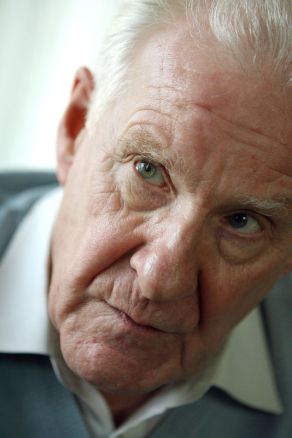 4564082_6_665a_le-philosophe-alain-badiou-en-2008-a-son_3789e3b467f1a7d13bc1b931070c82e7